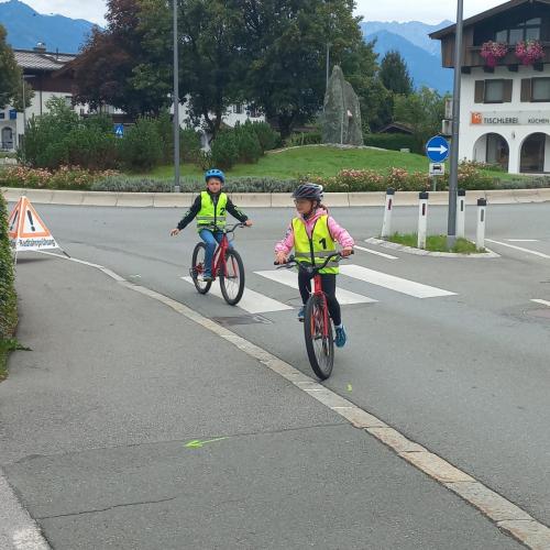 Erste Radfahrübung der 4. Stufe 