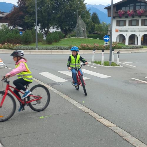 Erste Radfahrübung der 4. Stufe 