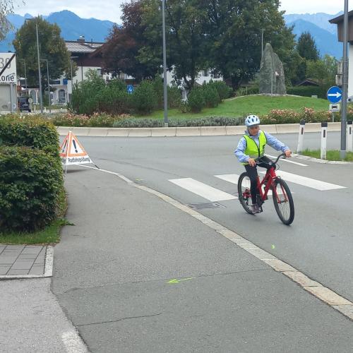 Erste Radfahrübung der 4. Stufe 