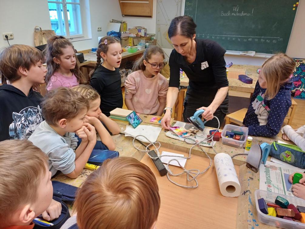 Beim Arbeiten mit dem Maleisen.