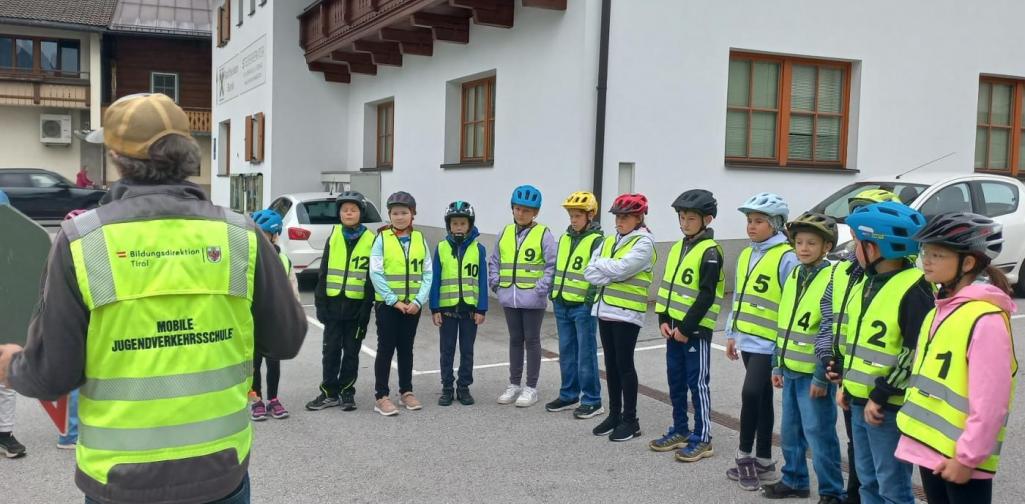 Erste Radfahrübung der 4. Stufe
