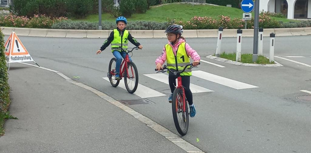 Erste Radfahrübung der 4. Stufe